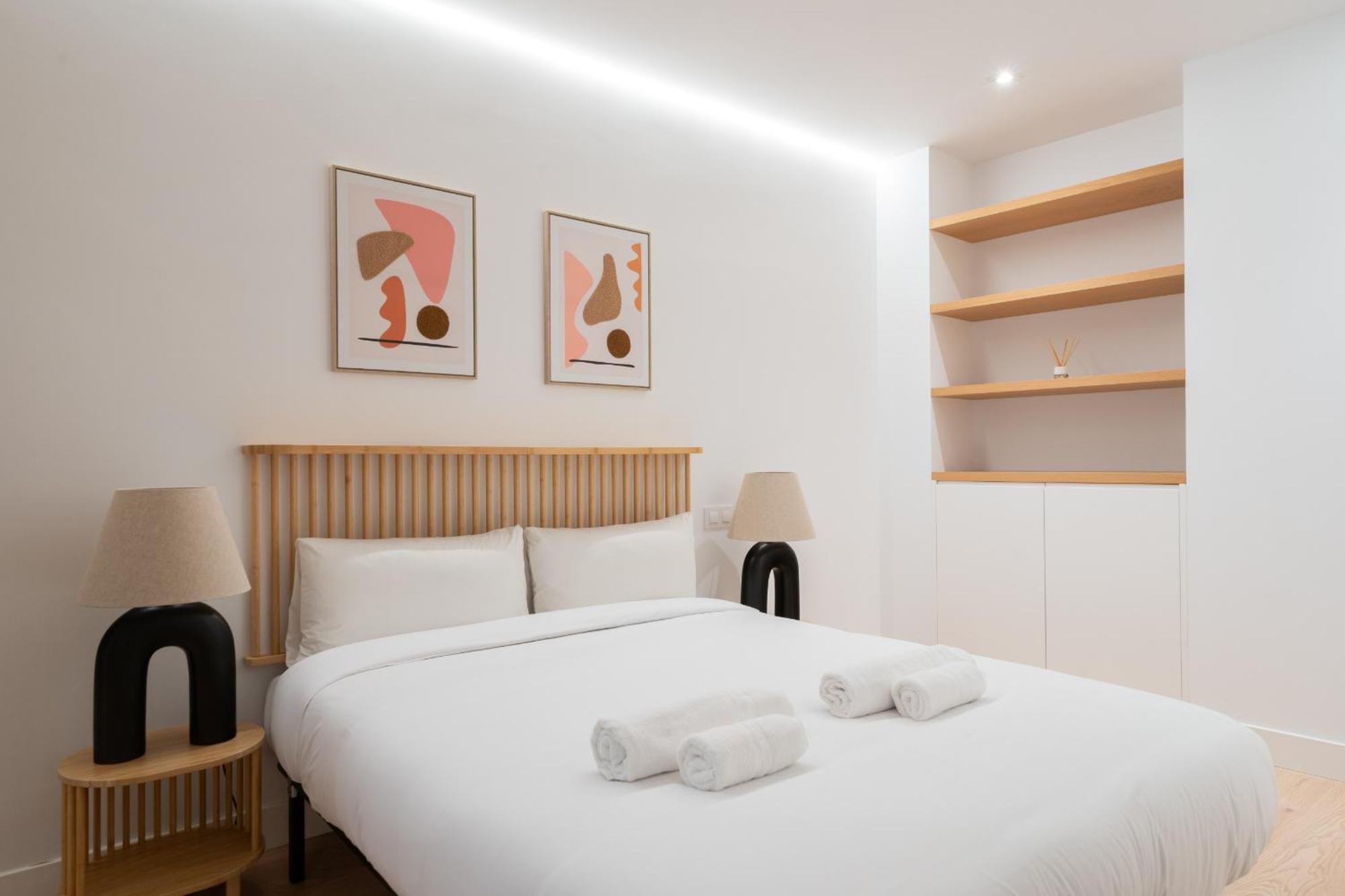 Apartamento Reformado Para 6 Personas En Plena Gran Via Alquiler Temporal Madrid Esterno foto
