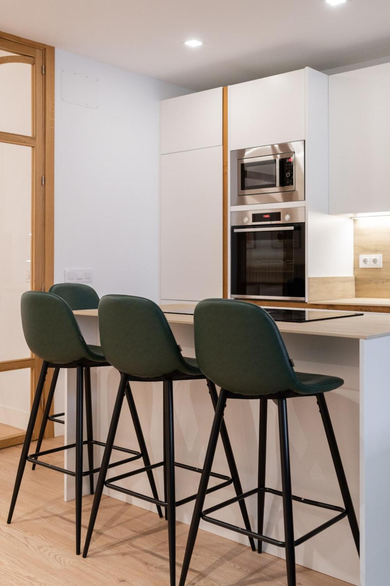 Apartamento Reformado Para 6 Personas En Plena Gran Via Alquiler Temporal Madrid Esterno foto