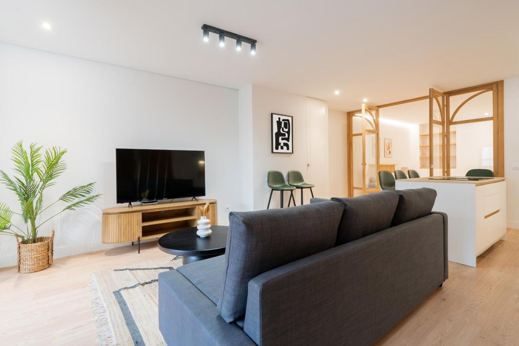 Apartamento Reformado Para 6 Personas En Plena Gran Via Alquiler Temporal Madrid Esterno foto
