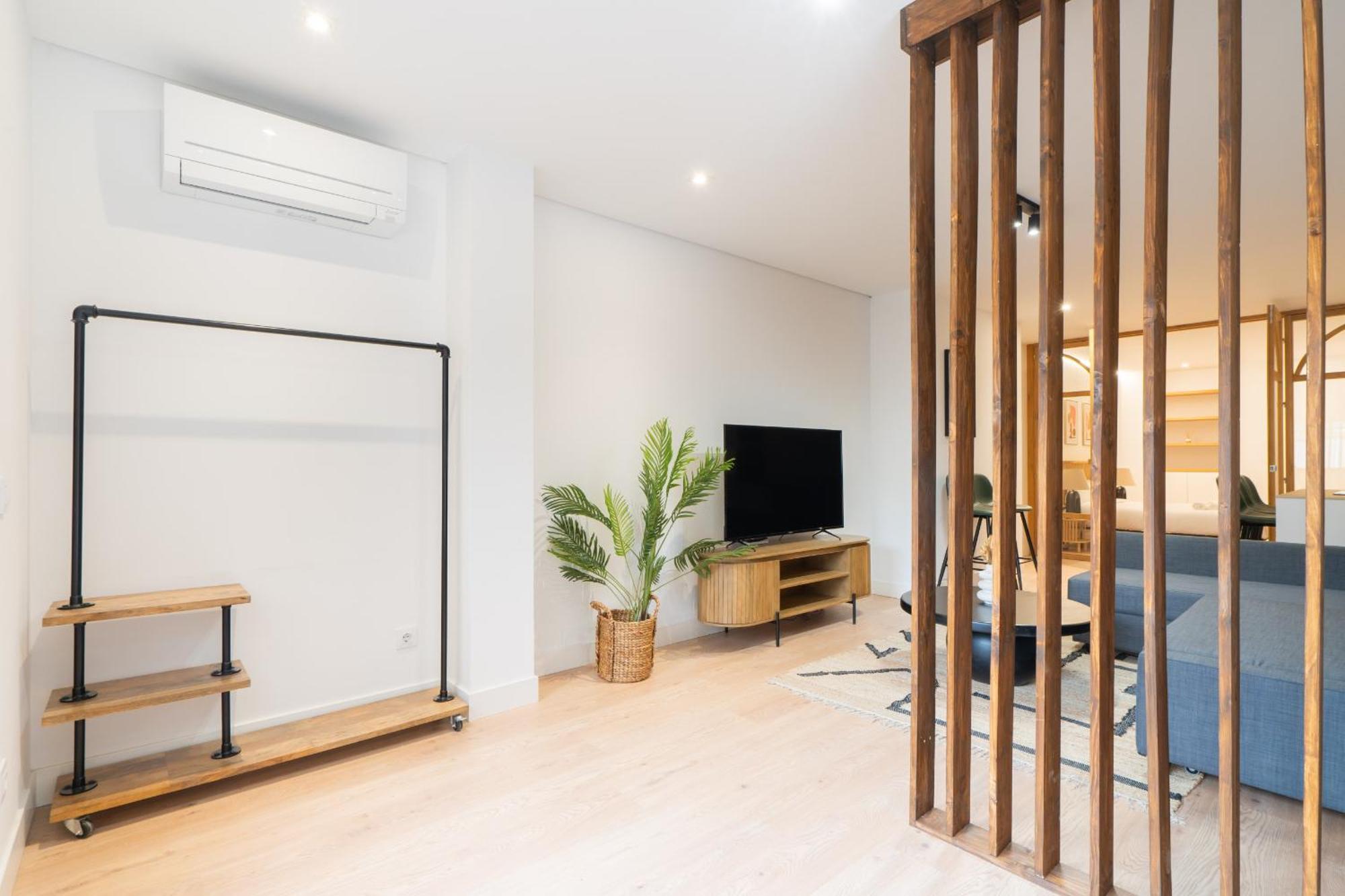 Apartamento Reformado Para 6 Personas En Plena Gran Via Alquiler Temporal Madrid Esterno foto